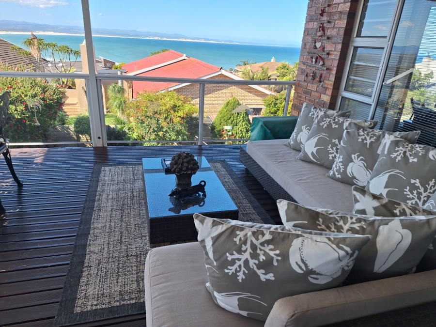 4 Bedroom Property for Sale in Wavecrest Eastern Cape